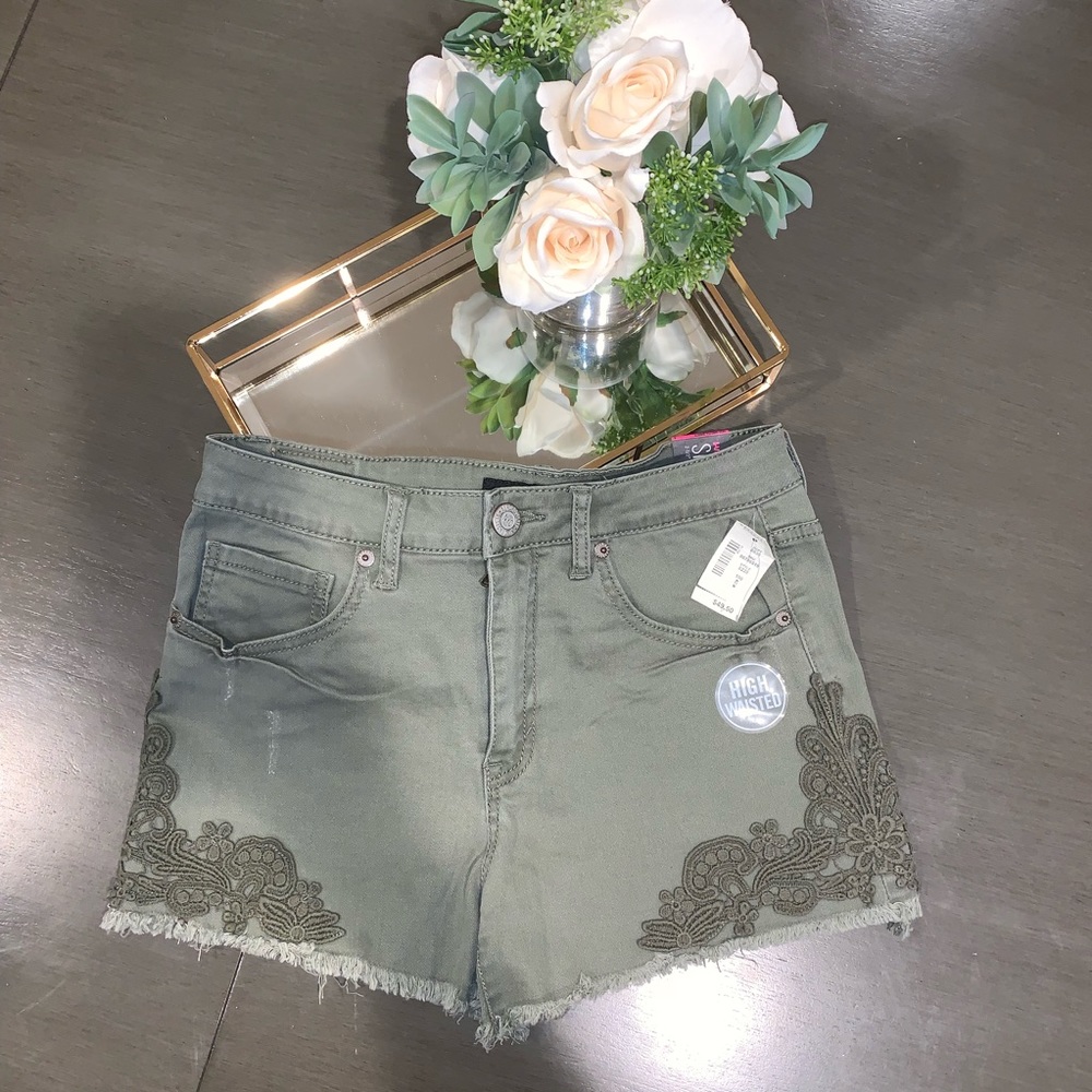 Aeropostale high waisted short. NWT.